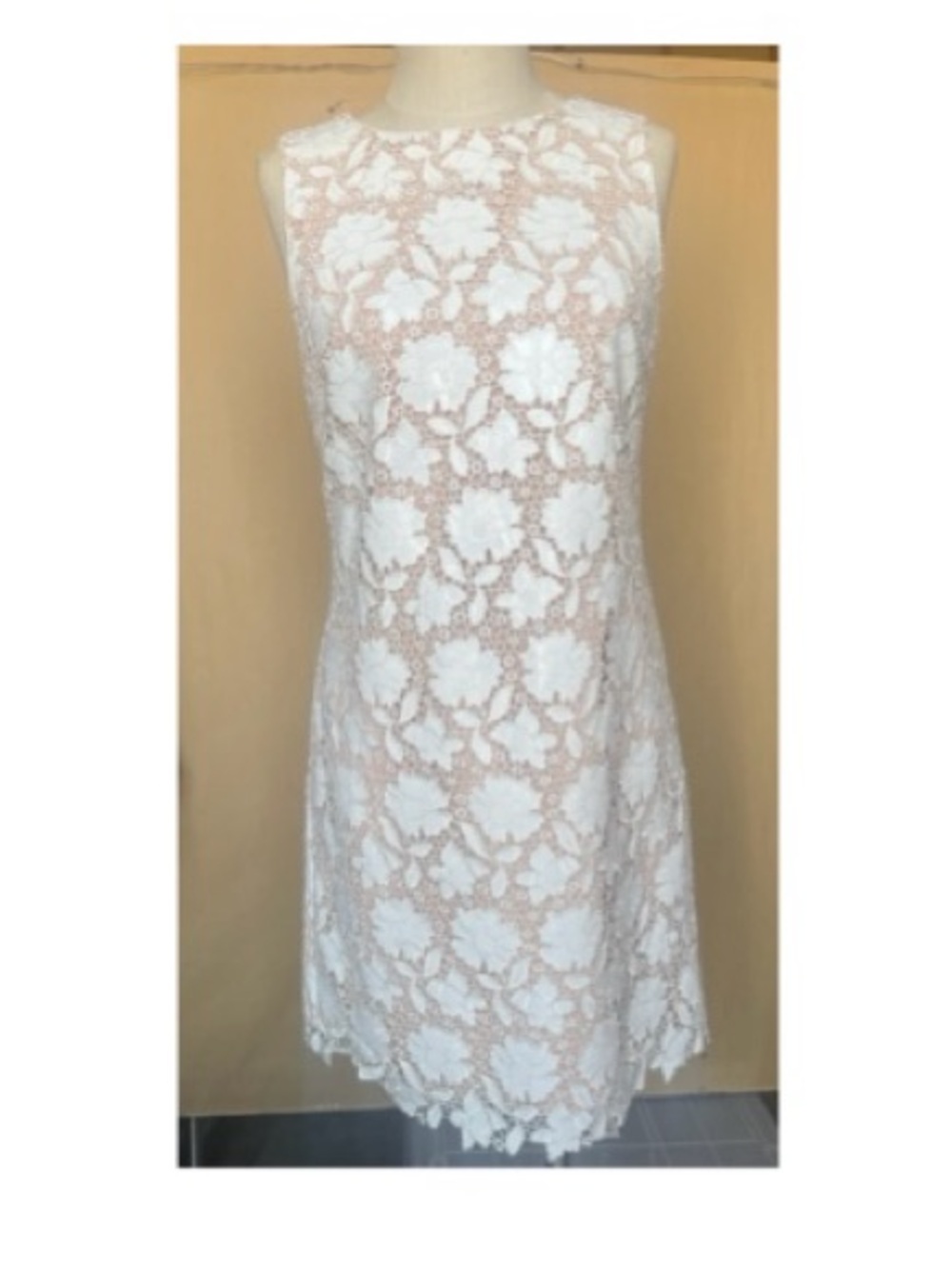 Alice + Olivia White Floral Lace Sleeveless Shift Dress